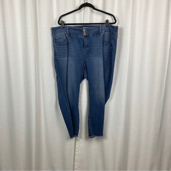 Torrid Medium Wash Raw Hem Jeggings Sz.22R - Picture 4 of 16